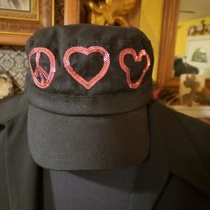 DISNEY PARKS ADULT BLACK BB STYLE HAT